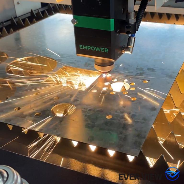 Hur laserskärmaskiner uppnår högprecisionsbearbetning: EVER VIEW Machinery demonterar viktiga processpunkter.