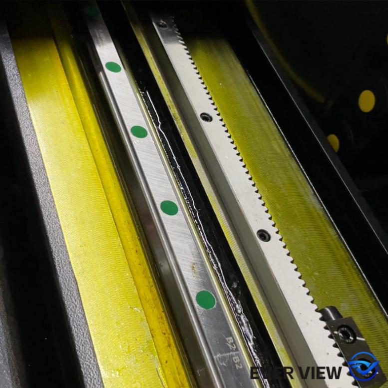 Vilka är nyckelpunkterna för dagligt underhåll av laserskärmaskiner? EVER VIEW Machinery lär dig hur du förlänger livslängden på din utrustning.
