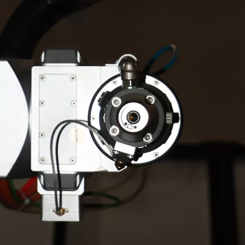 3D femaxlig laserskärmaskin
